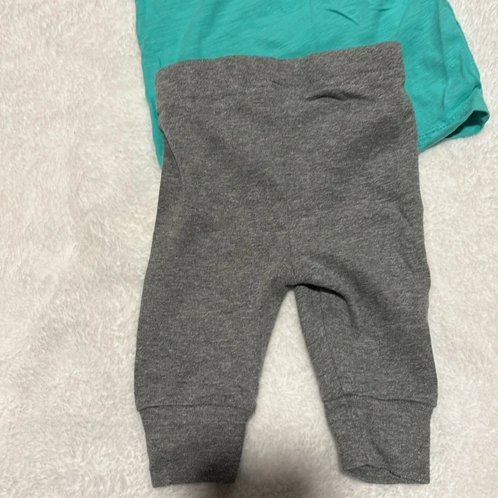 Carter’s baby 3 month outfit- short sleeve shirt and cute jogger gray sweatpants